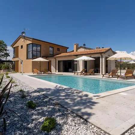 Villa Pedena 5* Kadumi Exterior photo